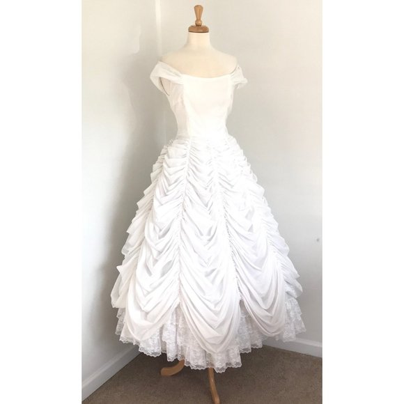 Vintage White Layered Ball Gown Wedding Dress - Picture 15 of 17